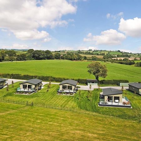 Midsomer Lodges Pilton Екстериор снимка