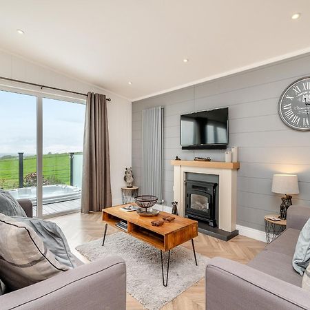 Midsomer Lodges Pilton Екстериор снимка