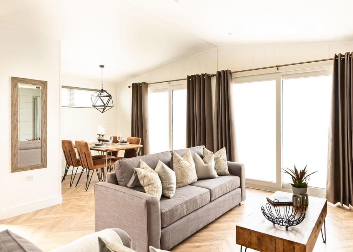 Midsomer Lodges Pilton Екстериор снимка