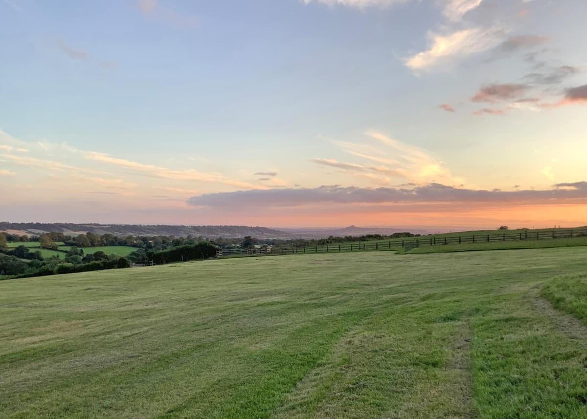Midsomer Lodges Pilton Екстериор снимка