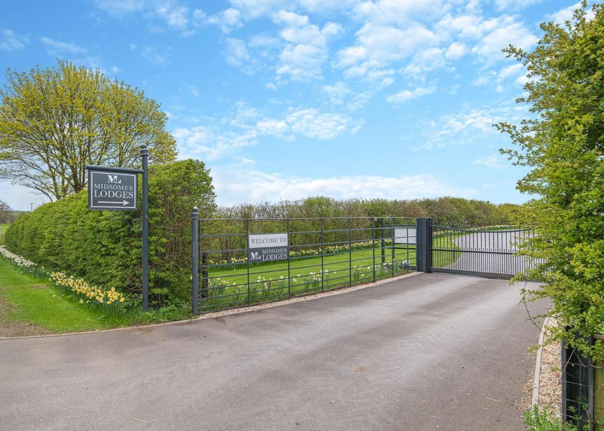 Midsomer Lodges Pilton Екстериор снимка
