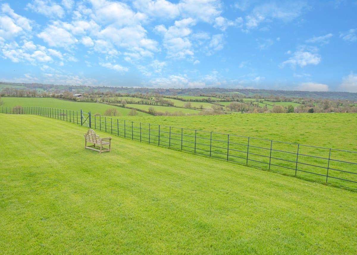 Midsomer Lodges Pilton Екстериор снимка